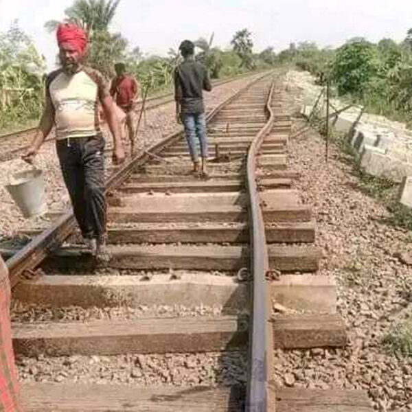 The railway line was bent in the heat wave, the train was late