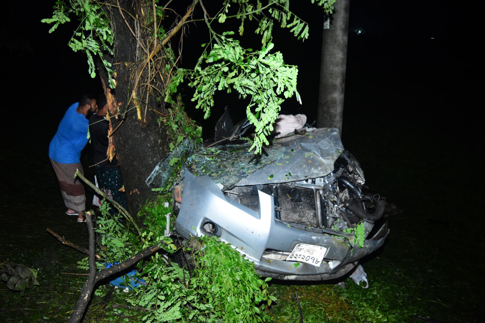 Tragic road accident:5 killed & 2 others injured